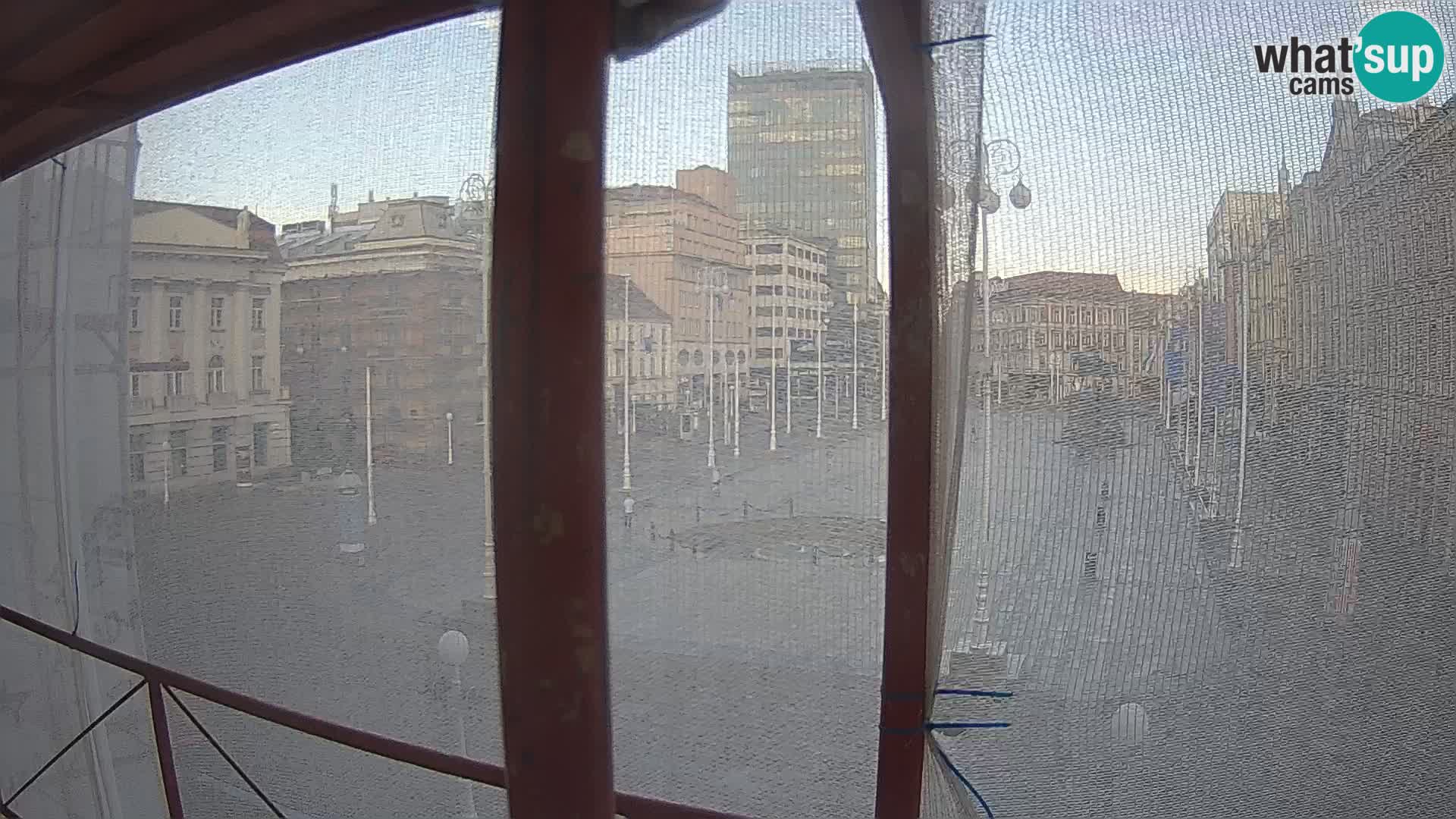 Zagreb Live Webcam – Bana Jelačić square