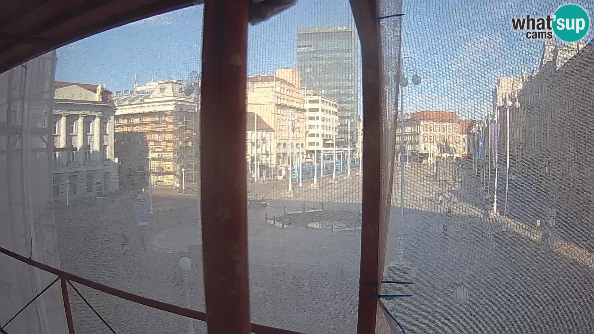 Zagreb spletna kamera trg Bana Jelačića