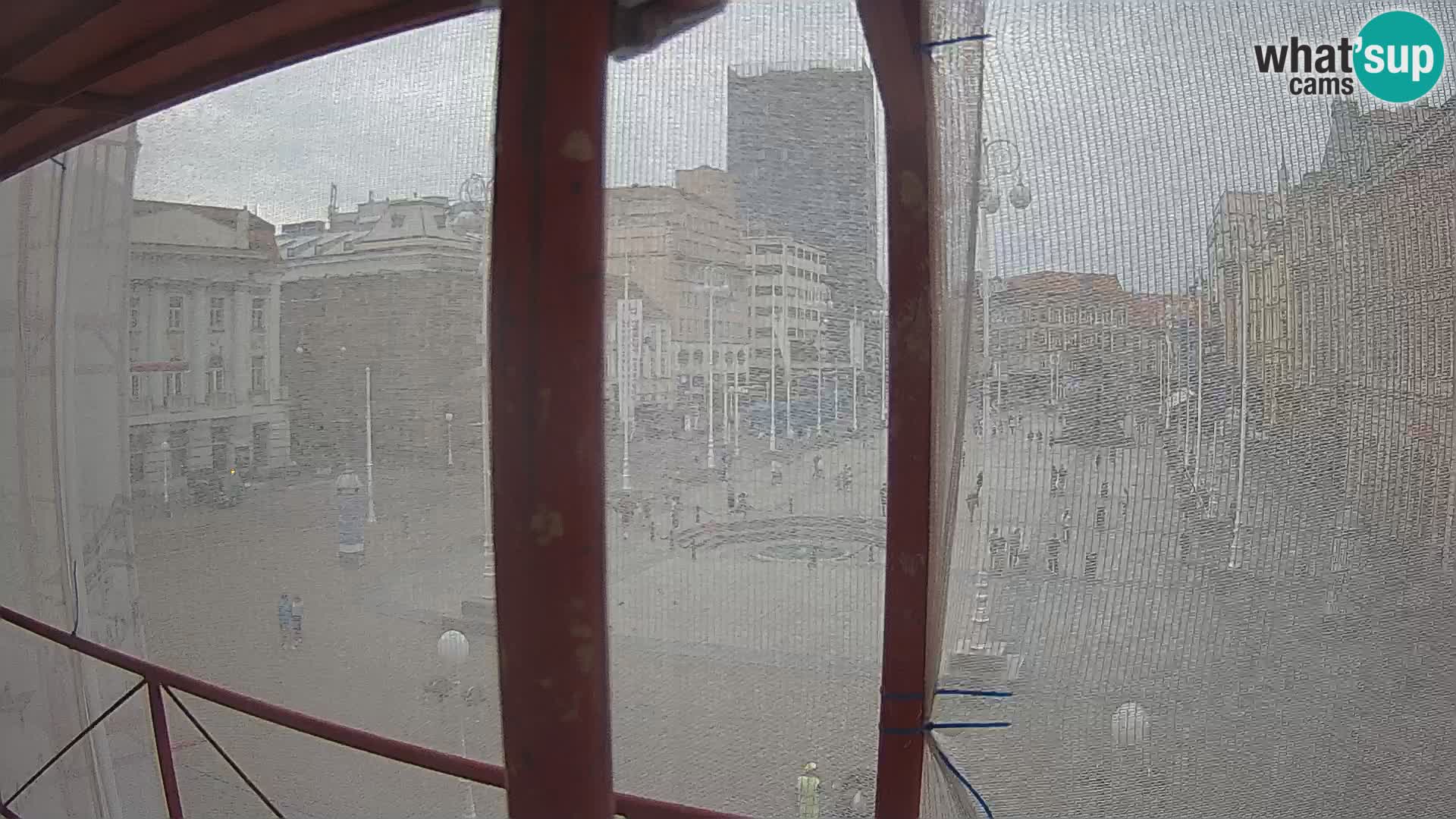 Zagreb spletna kamera trg Bana Jelačića