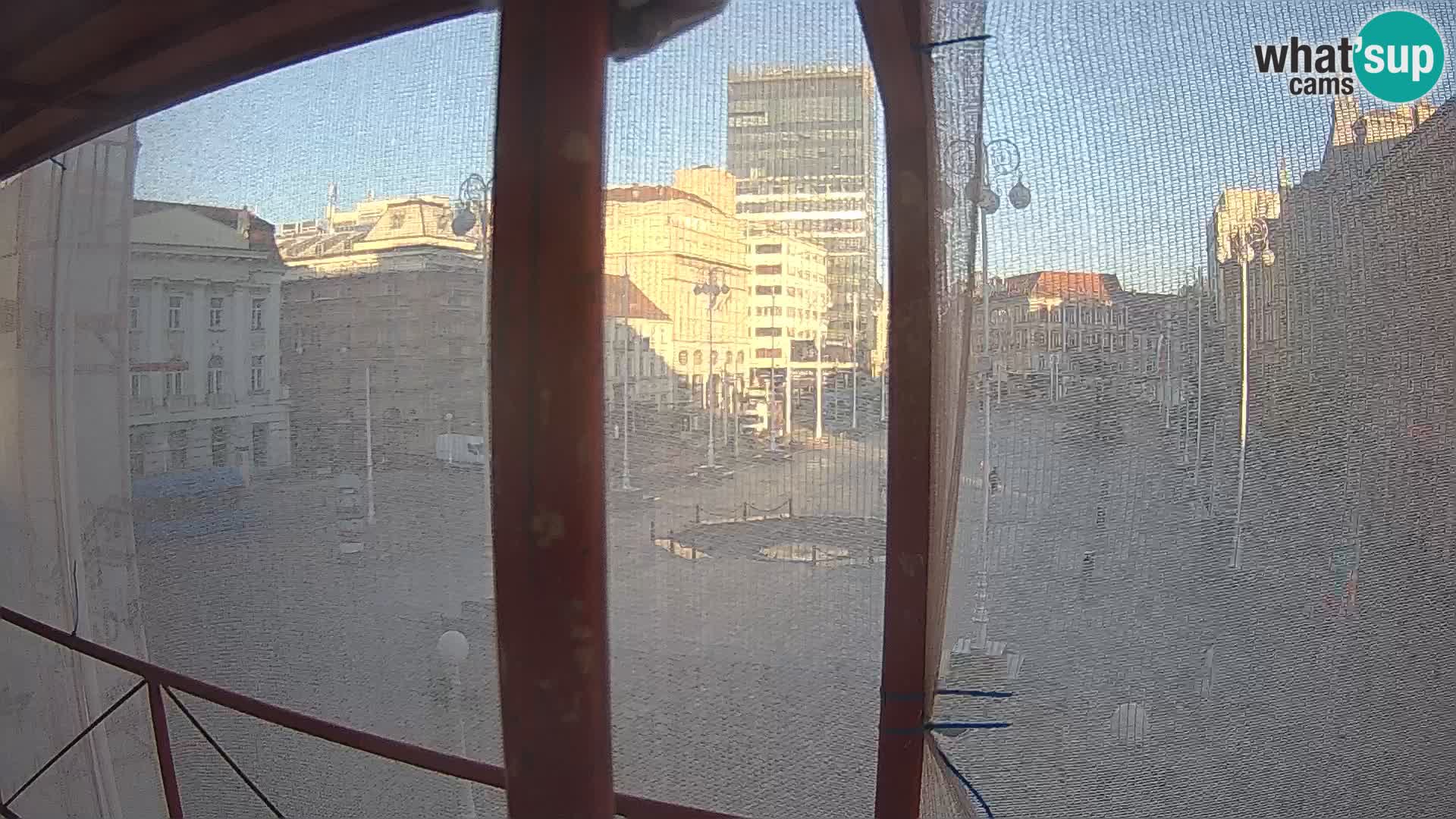 Zagreb Live Webcam – Bana Jelačić square