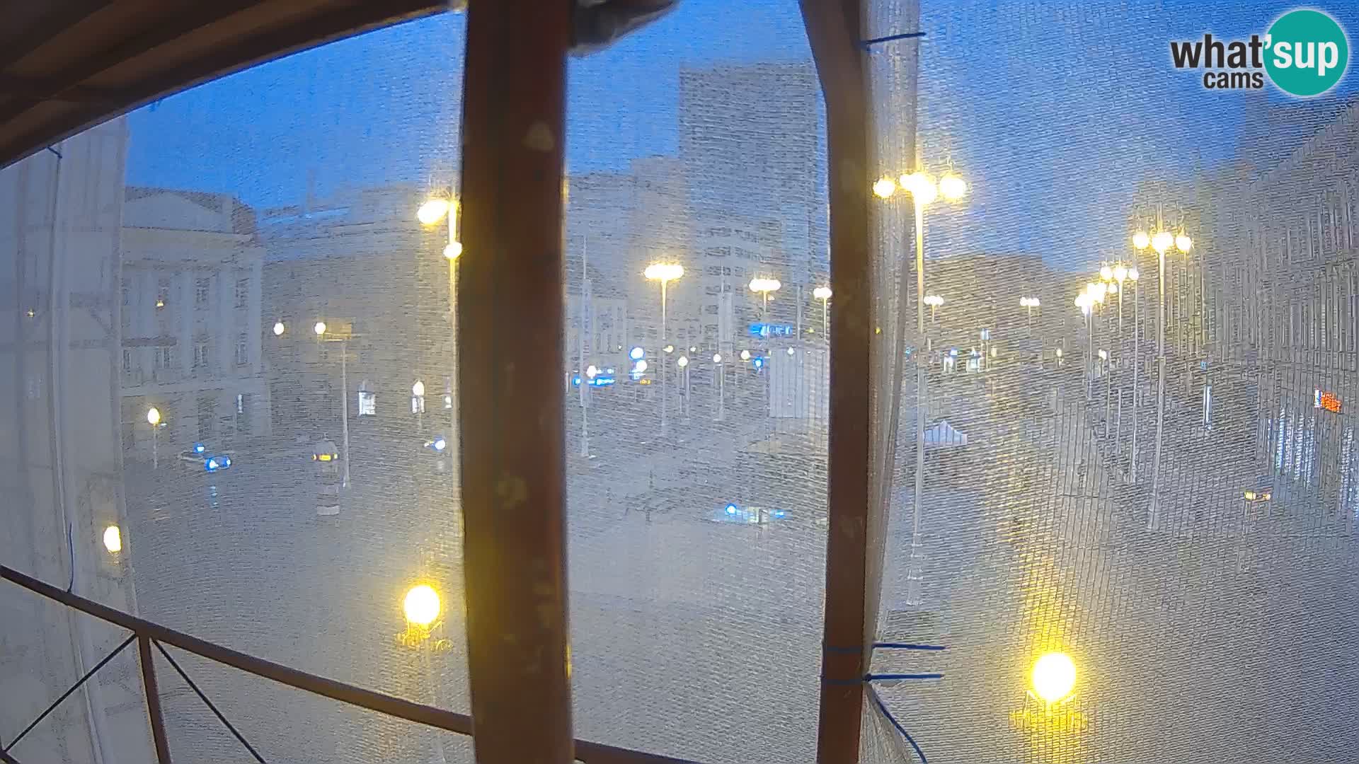 Zagreb spletna kamera trg Bana Jelačića