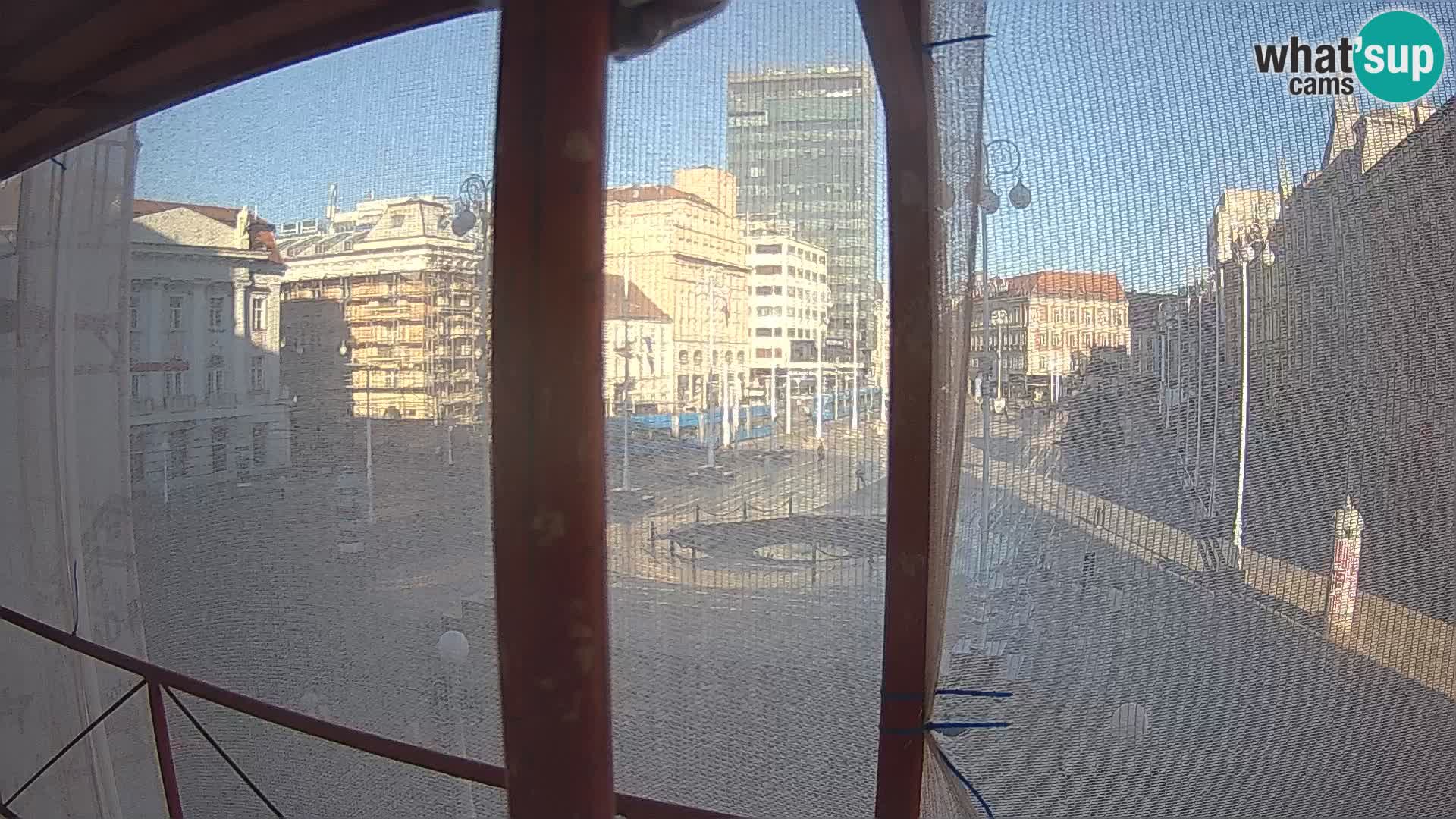 Zagreb Live Webcam – Bana Jelačić square
