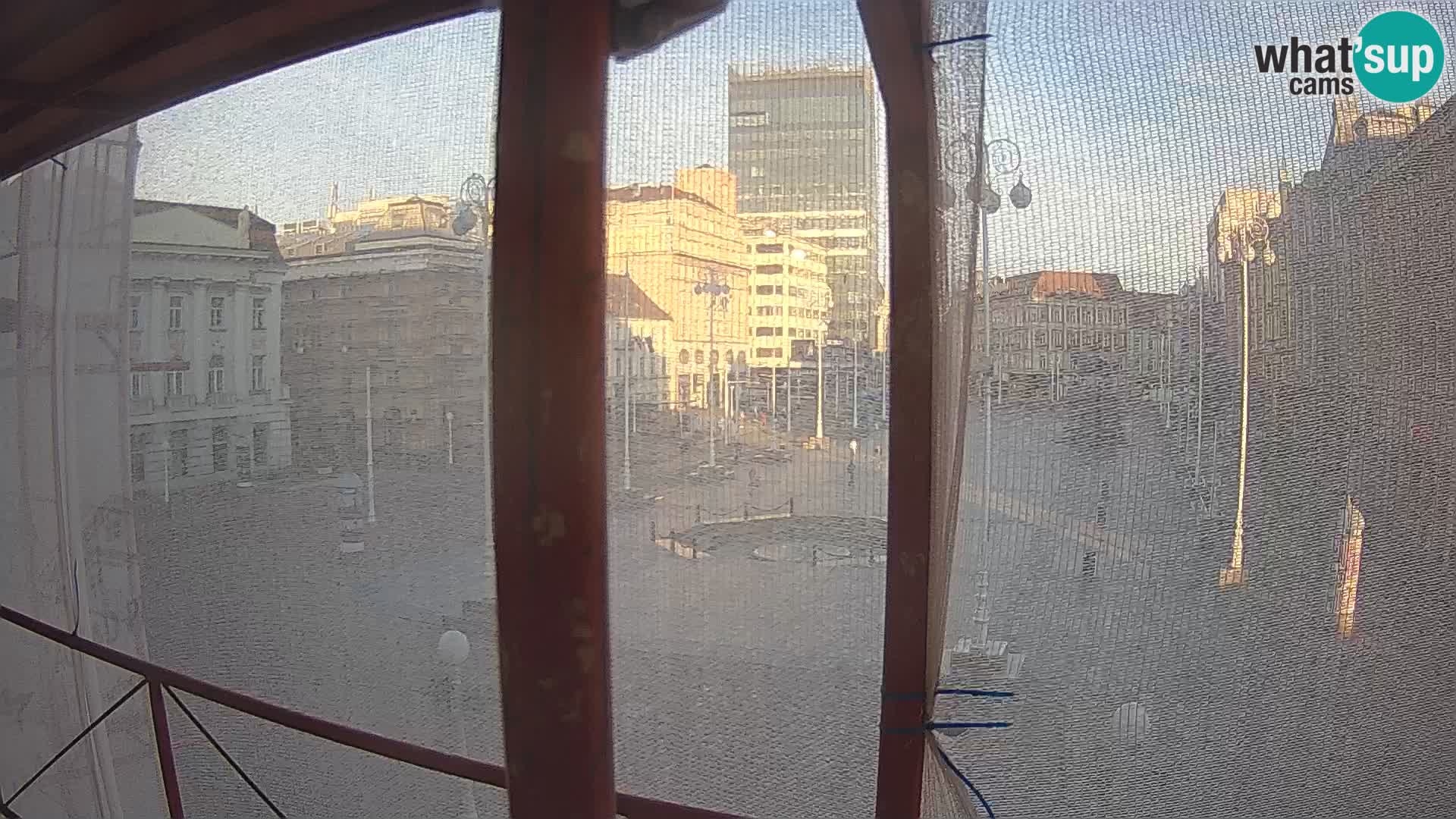Zagreb Live Webcam – Bana Jelačić square