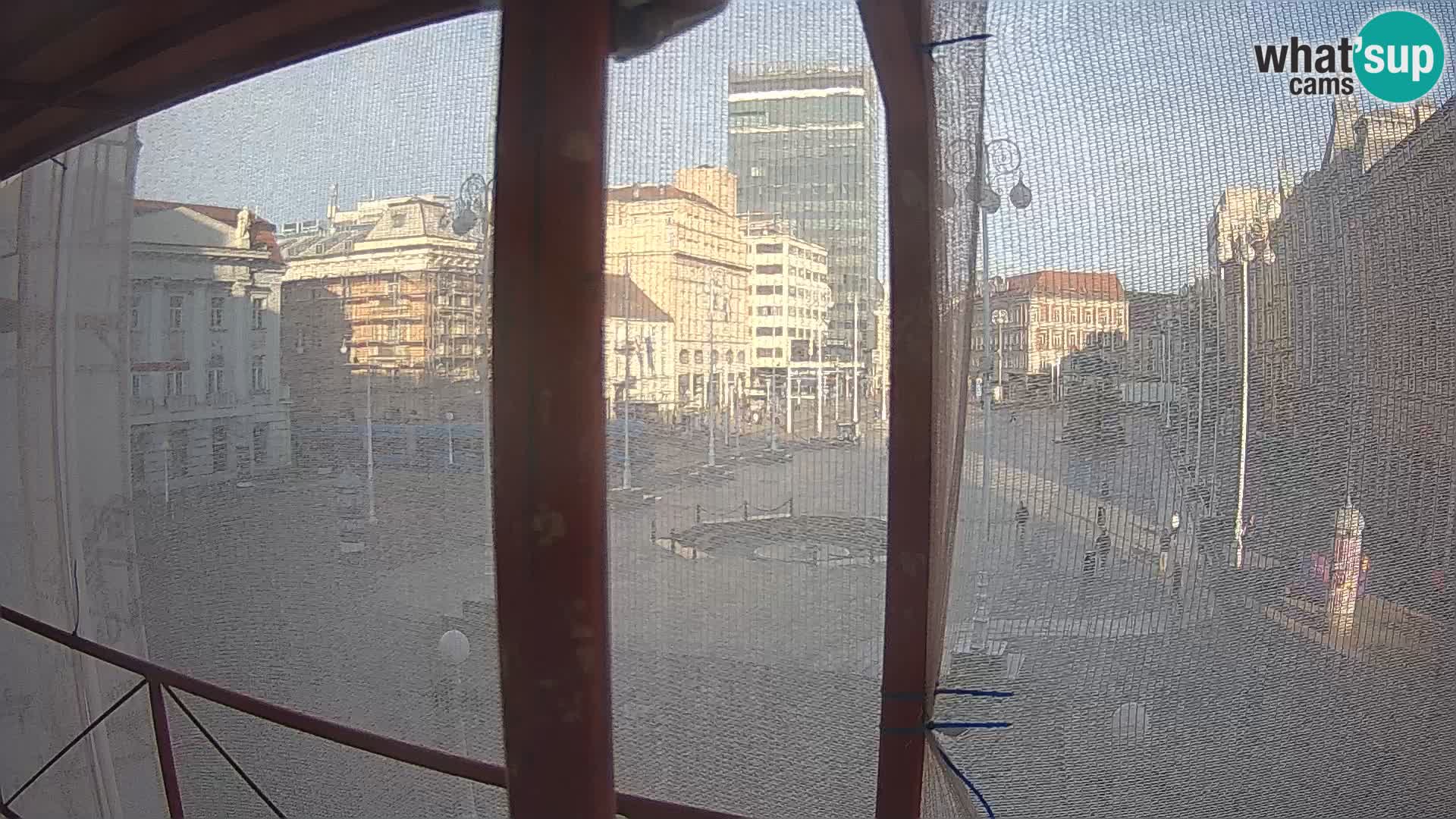 Zagreb Live Webcam – Bana Jelačić square