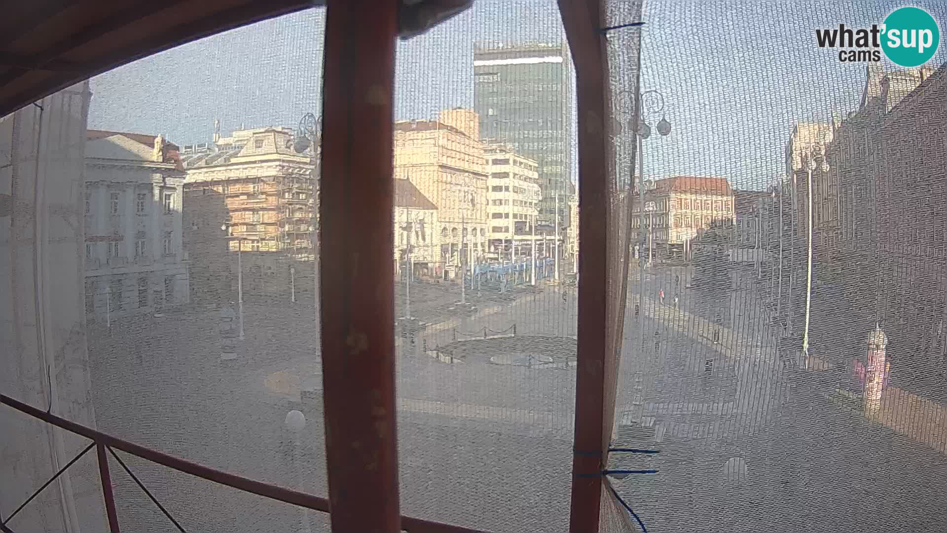 Zagreb Live Webcam – Bana Jelačić square