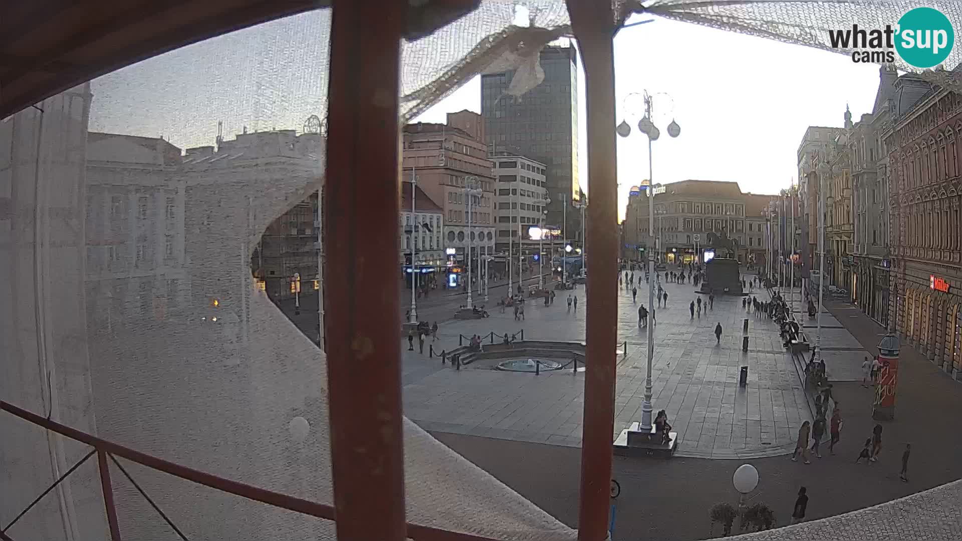 Zagreb spletna kamera trg Bana Jelačića