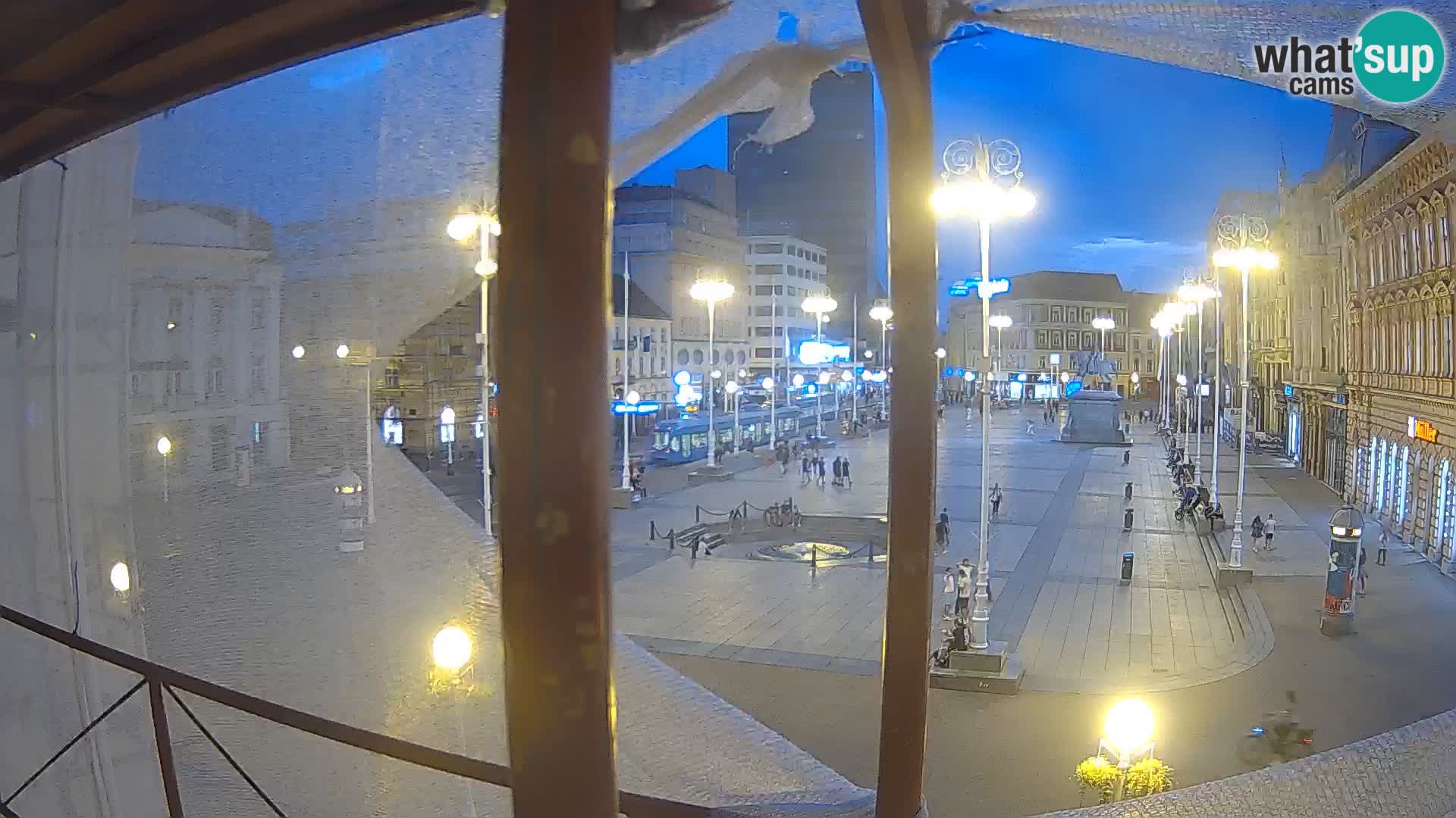 Zagreb spletna kamera trg Bana Jelačića
