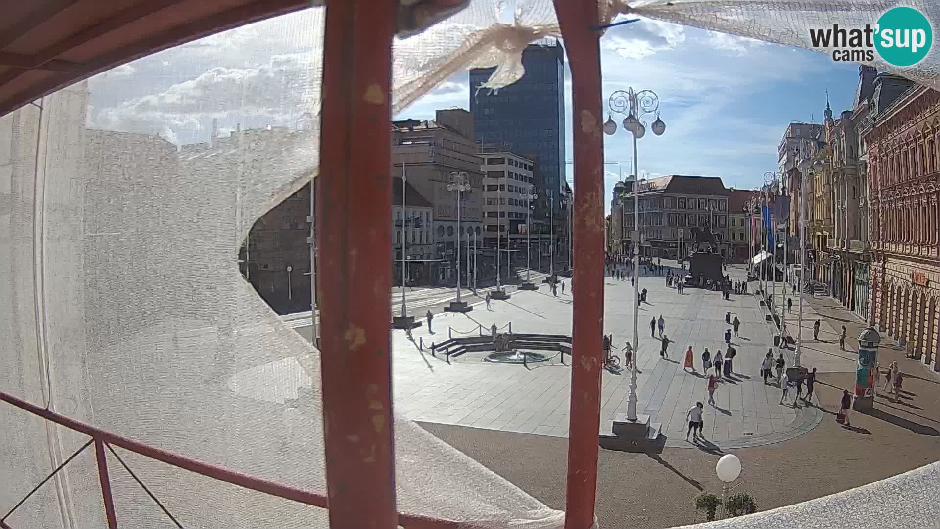 Zagreb Live Webcam – Bana Jelačić square