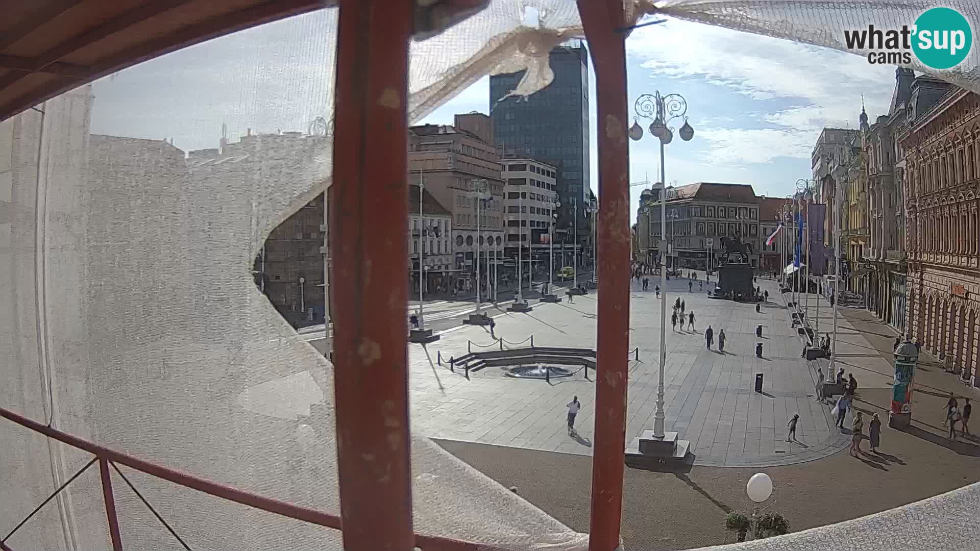 Zagreb Live Webcam – Bana Jelačić square