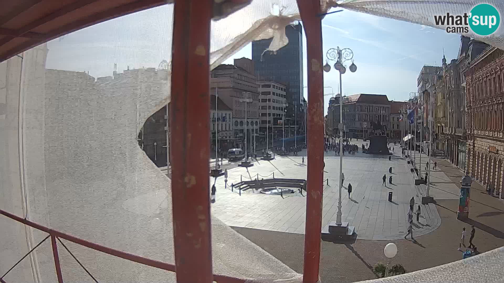 Zagreb Live Webcam – Bana Jelačić square