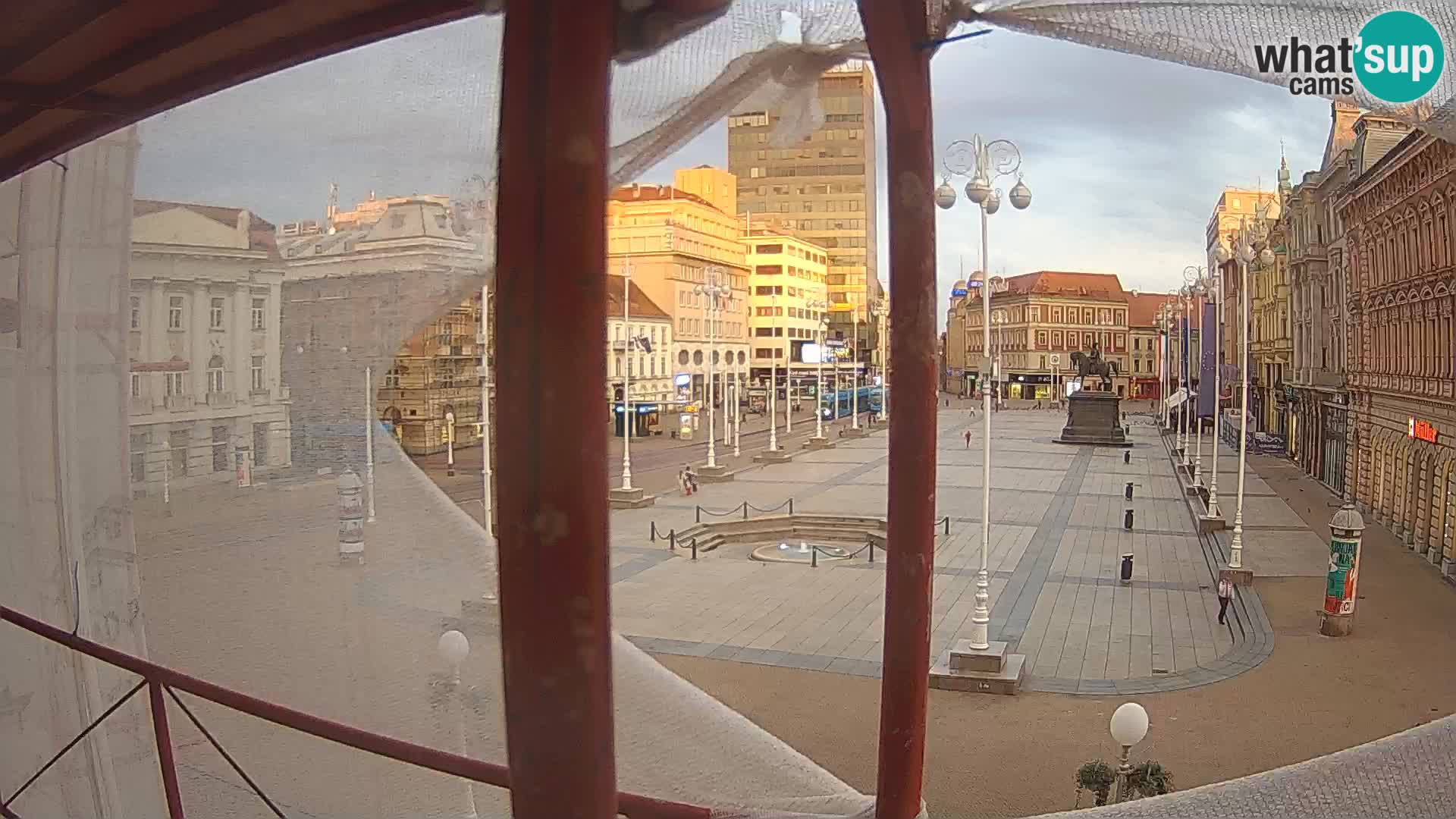 Zagreb Live Webcam – Bana Jelačić square