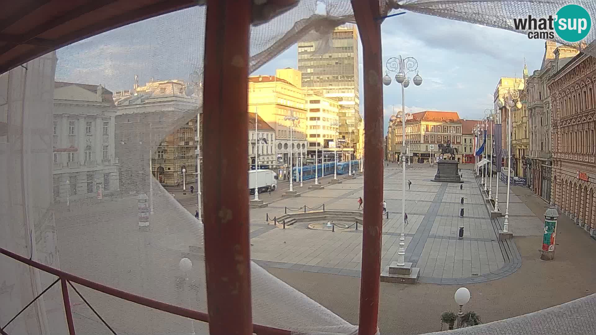 Zagreb Live Webcam – Bana Jelačić square