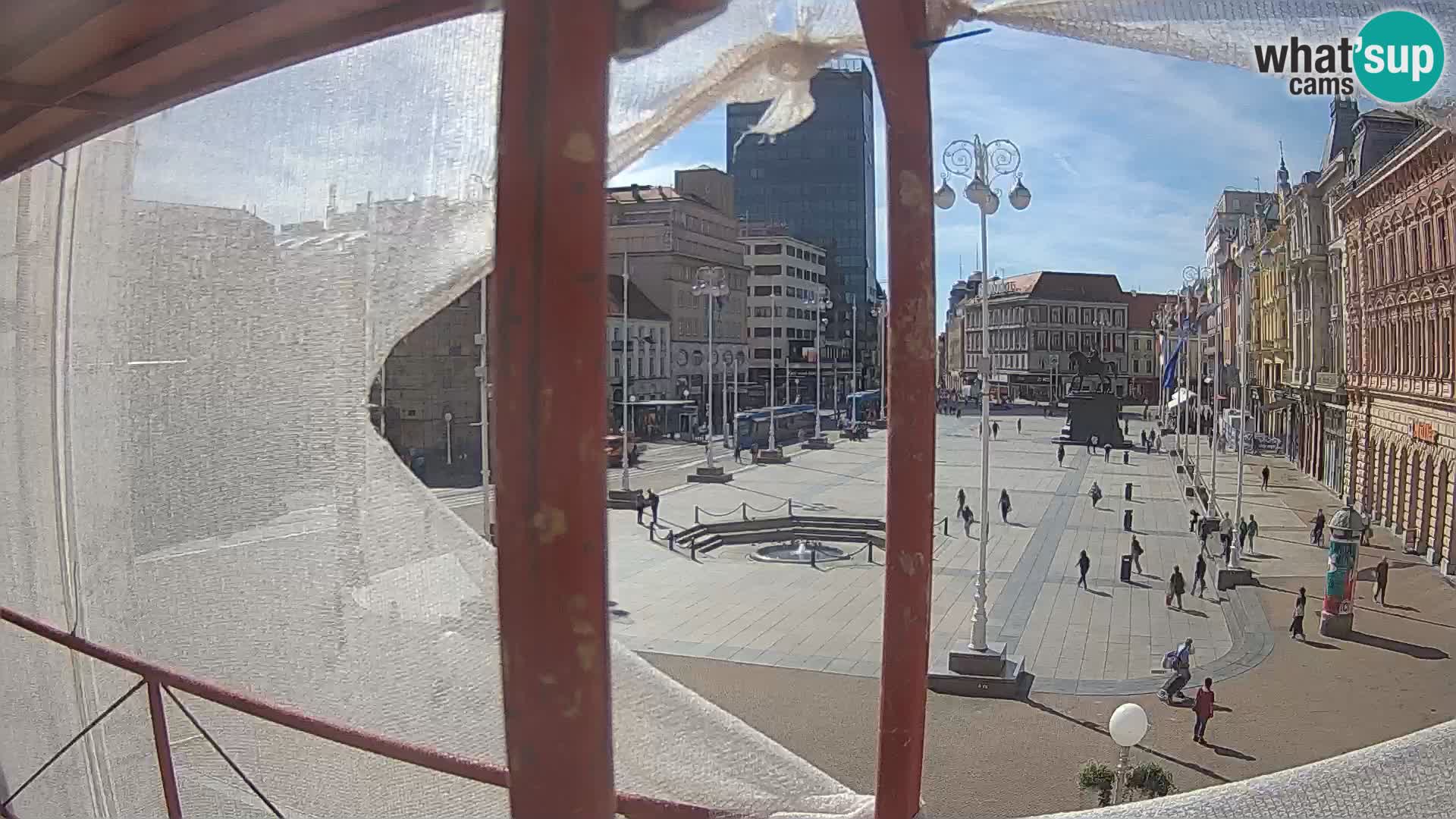 Zagreb spletna kamera trg Bana Jelačića