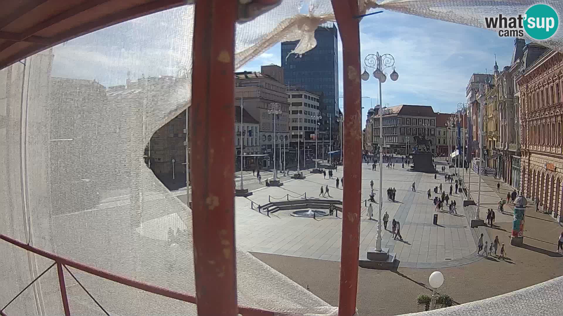 Zagreb spletna kamera trg Bana Jelačića