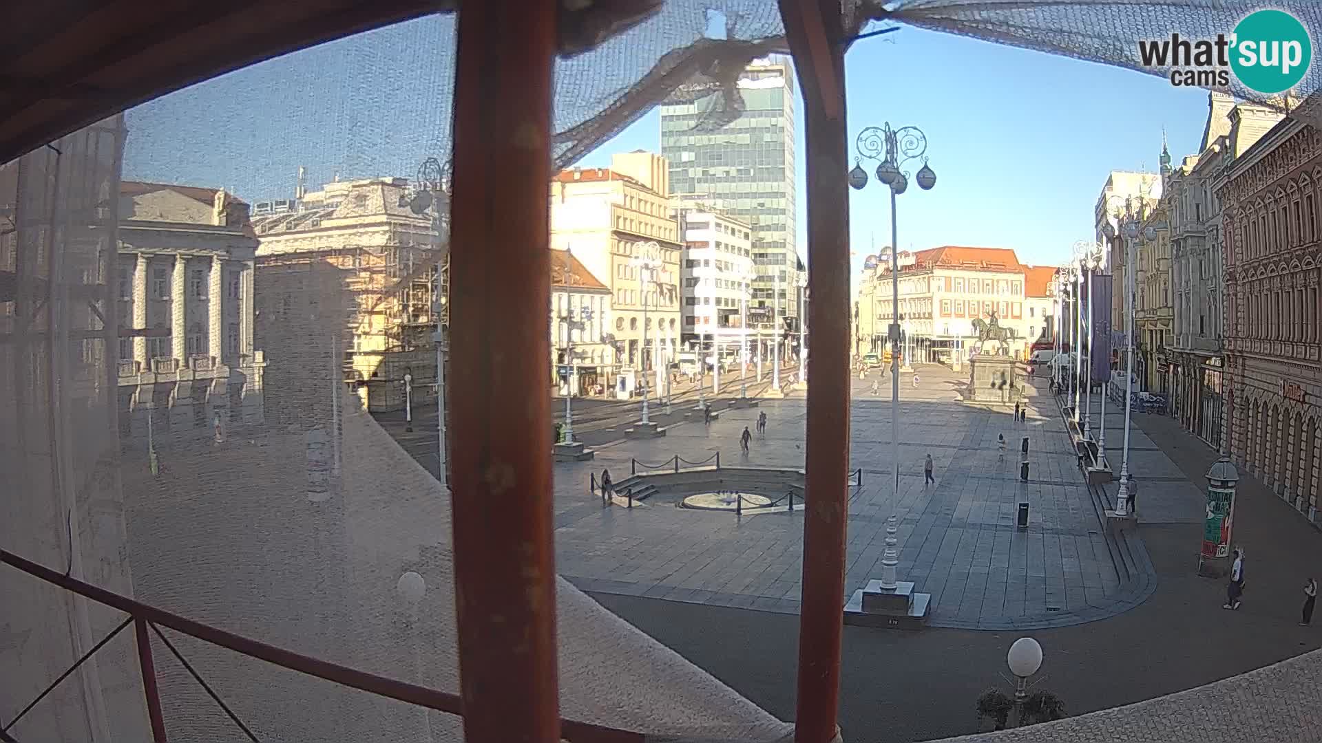 Zagreb Live Webcam – Bana Jelačić square