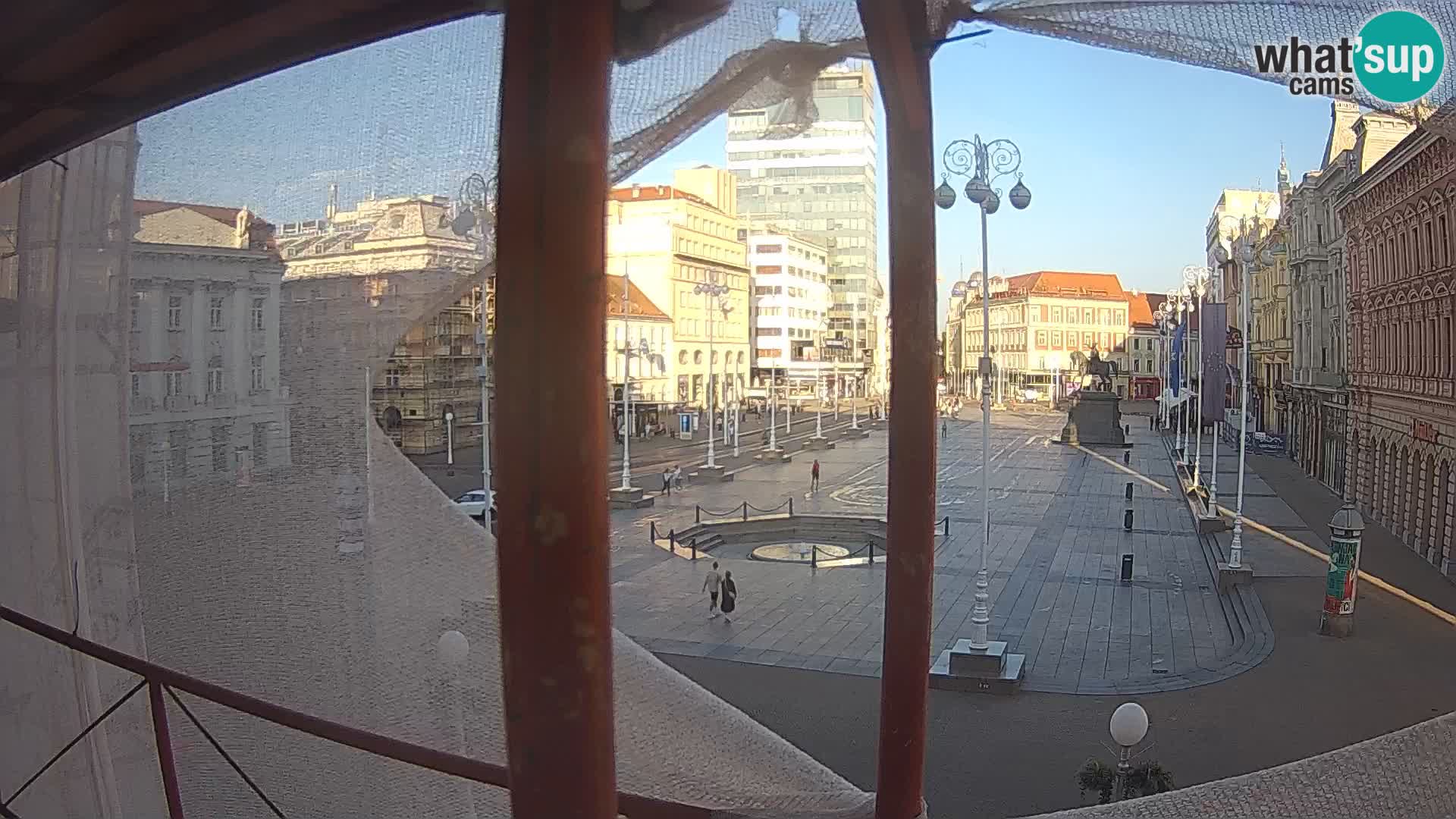 Zagreb spletna kamera trg Bana Jelačića