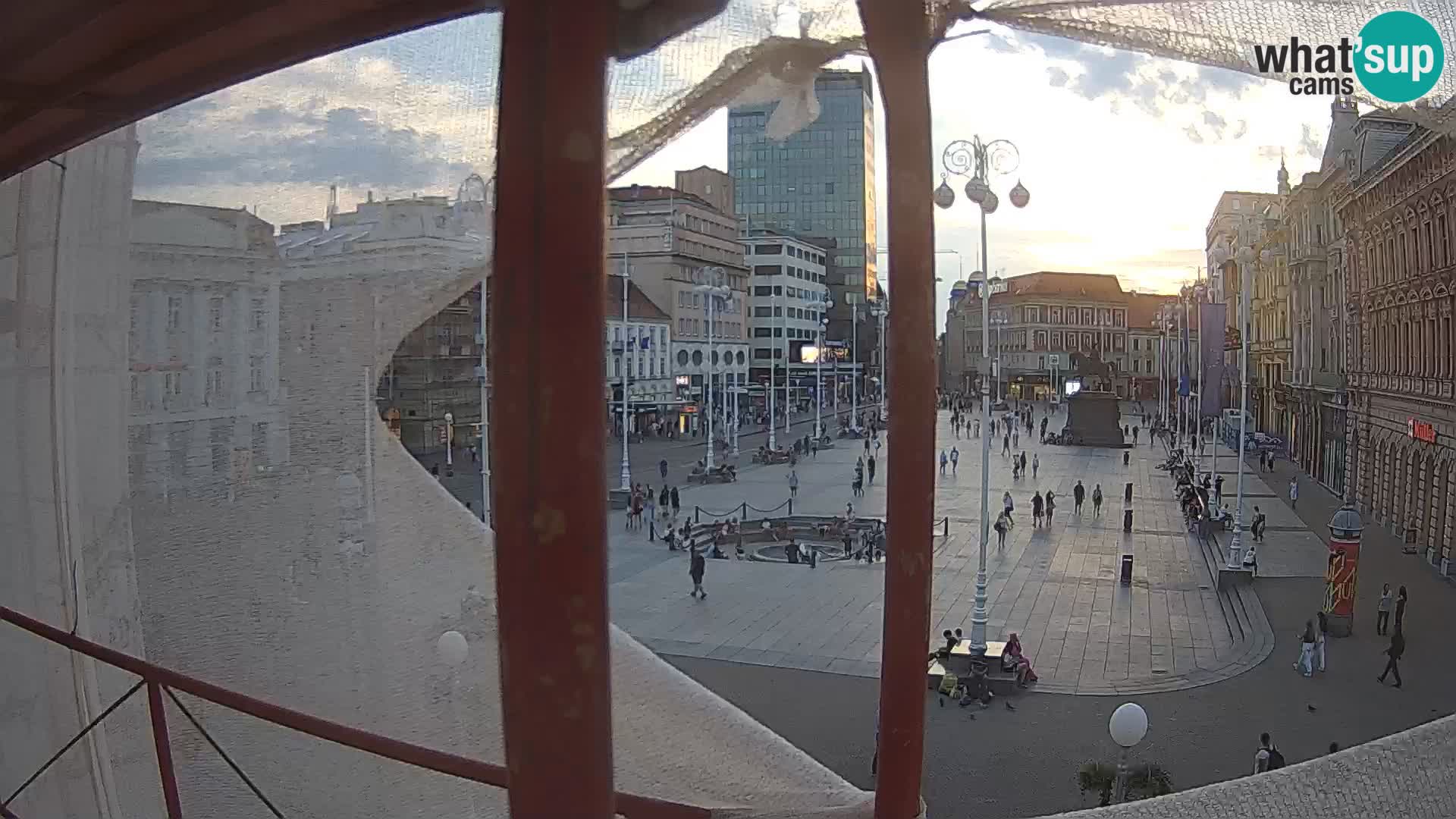 Zagreb Live Webcam – Bana Jelačić square