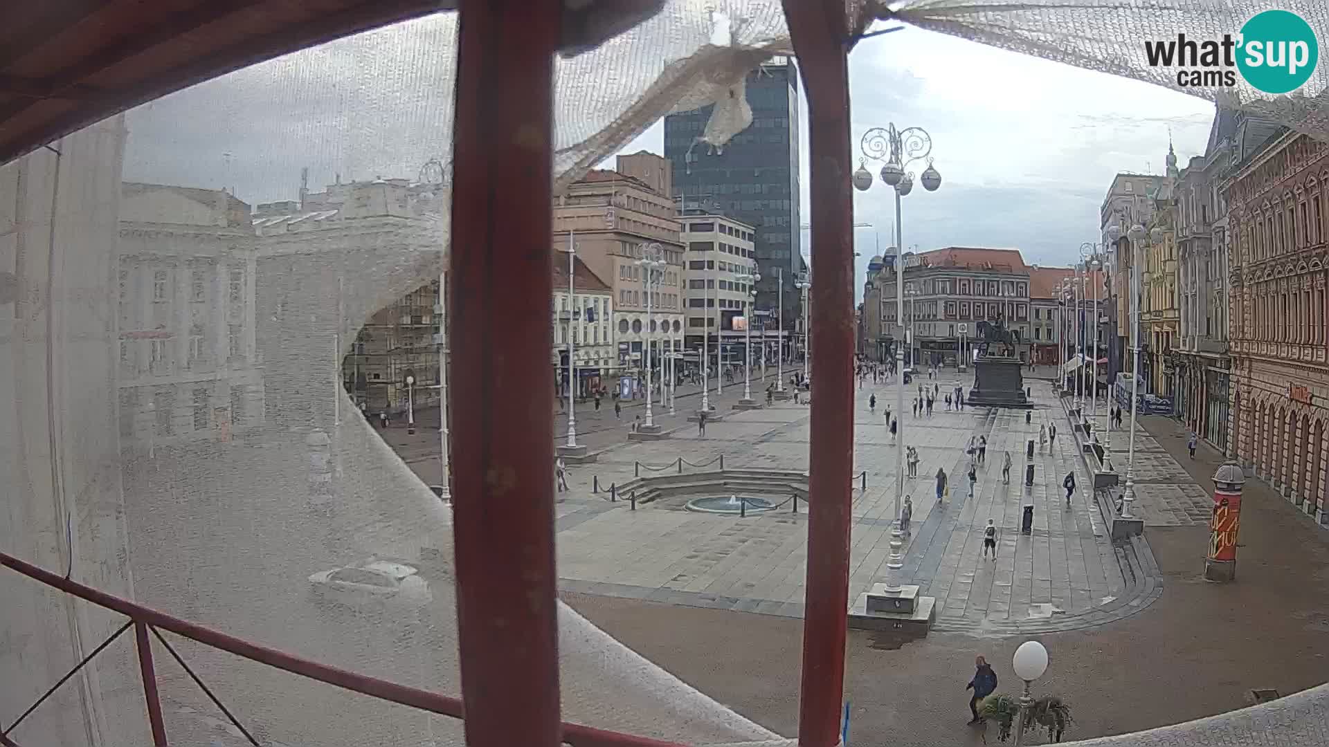 Zagreb spletna kamera trg Bana Jelačića