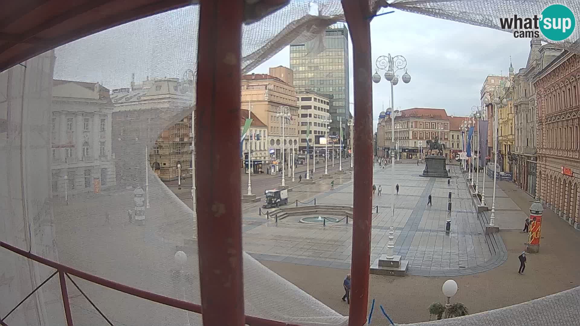 Zagreb Live Webcam – Bana Jelačić square