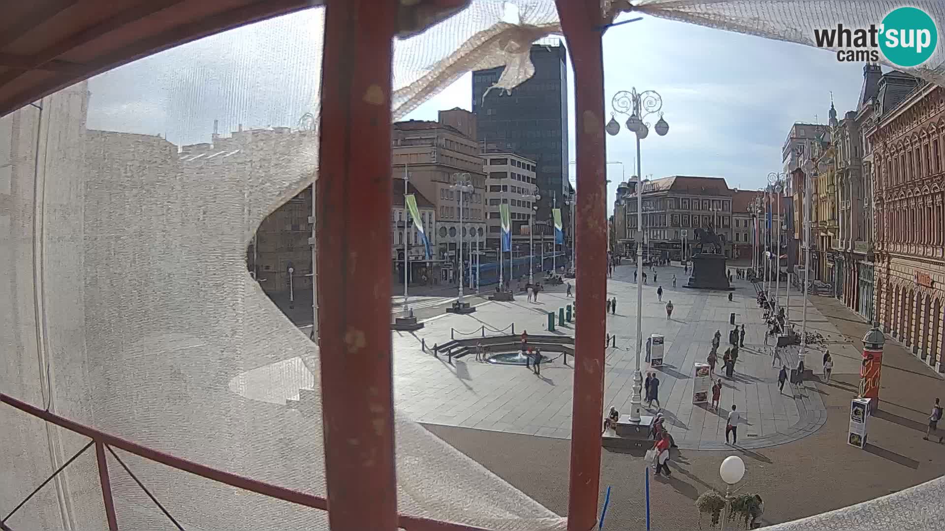 Zagreb Live Webcam – Bana Jelačić square