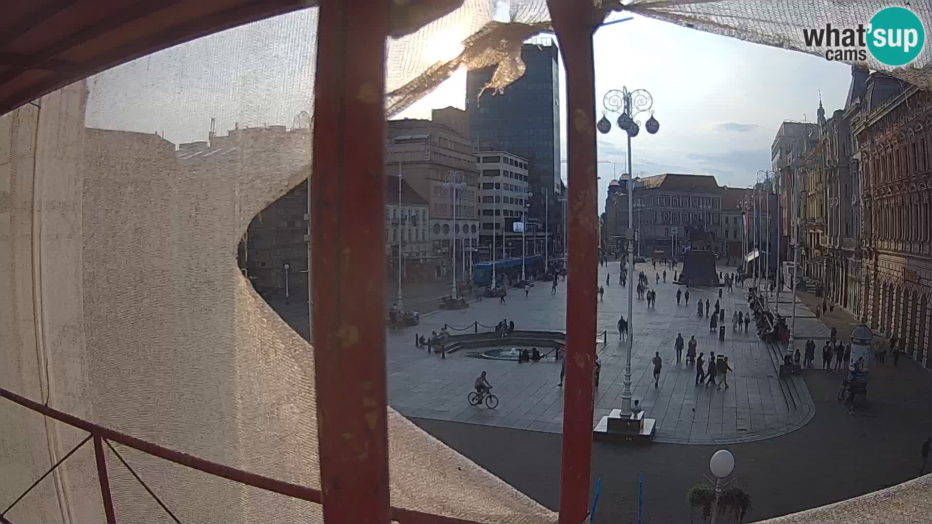 Zagreb spletna kamera trg Bana Jelačića