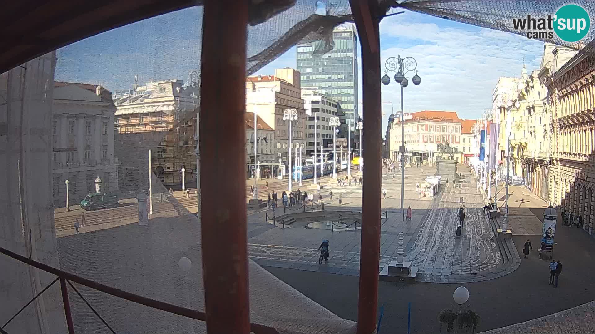Zagreb Live Webcam – Bana Jelačić square