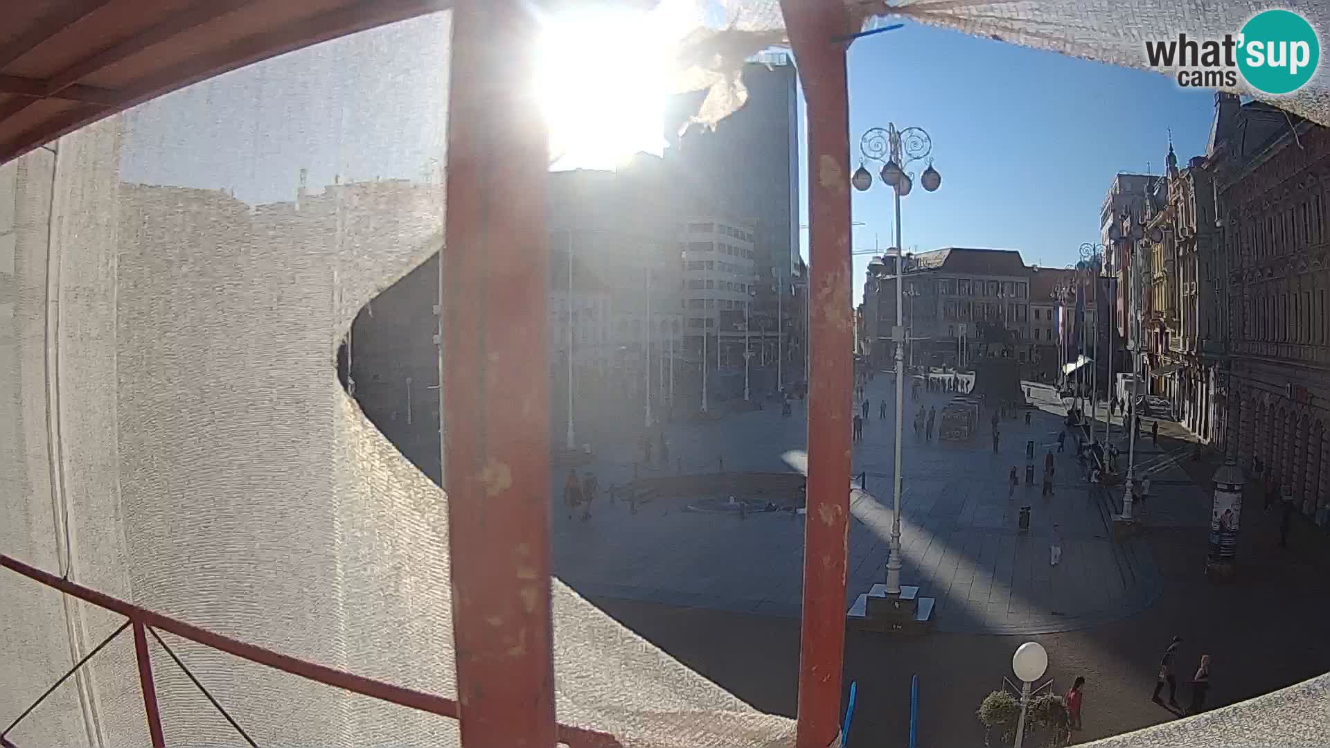 Zagreb spletna kamera trg Bana Jelačića