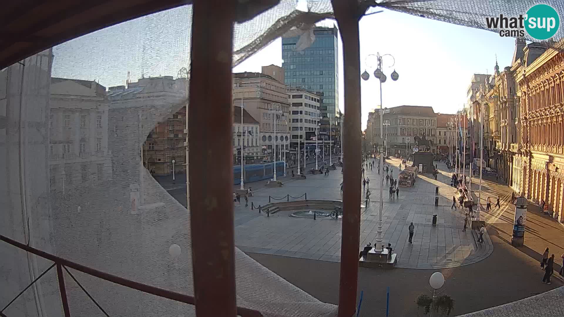 Zagreb Live Webcam – Bana Jelačić square