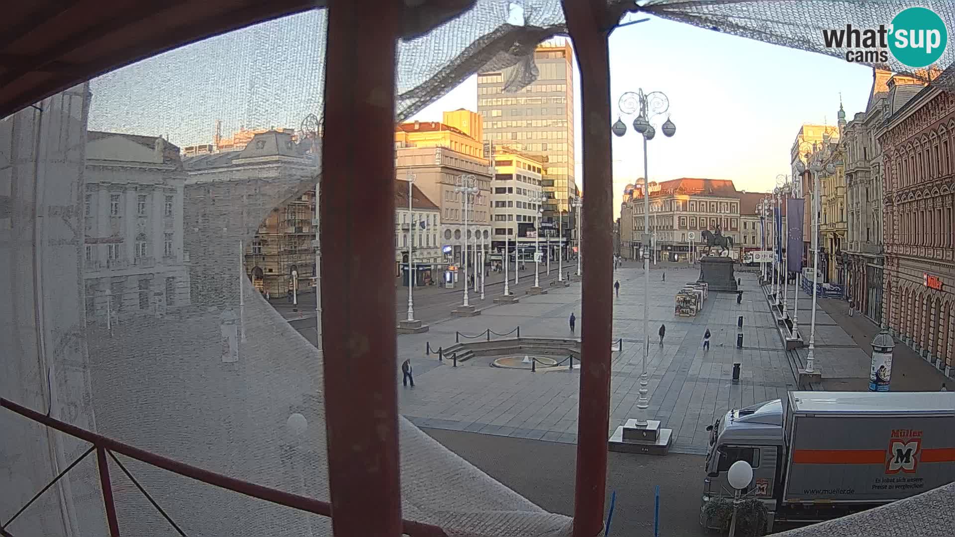 Zagreb spletna kamera trg Bana Jelačića