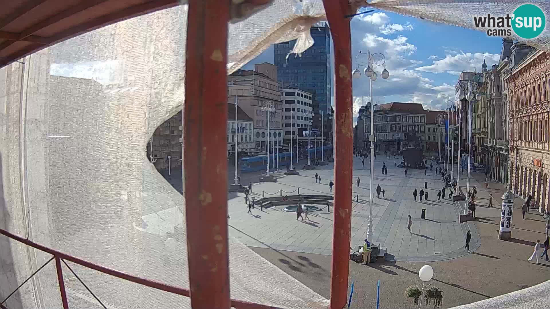 Zagreb Live Webcam – Bana Jelačić square