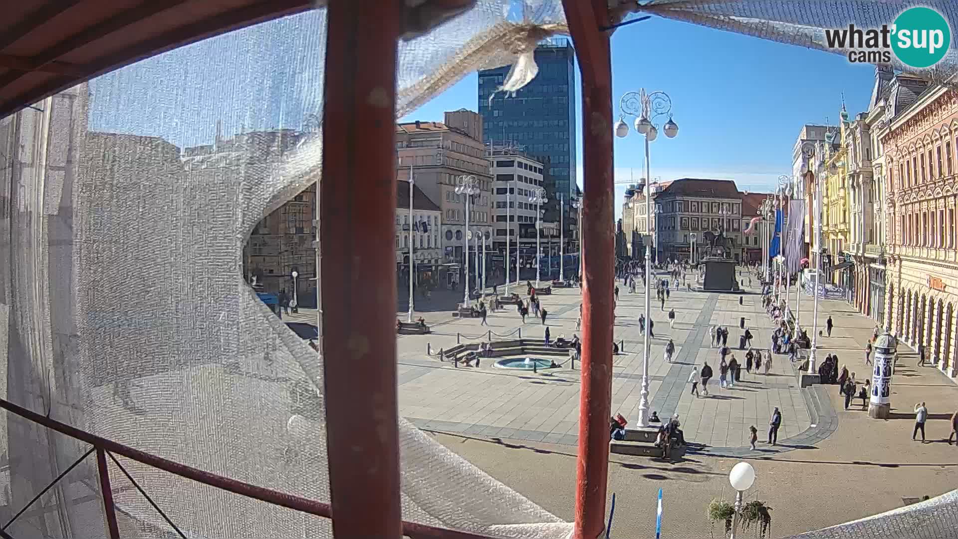 Zagreb spletna kamera trg Bana Jelačića