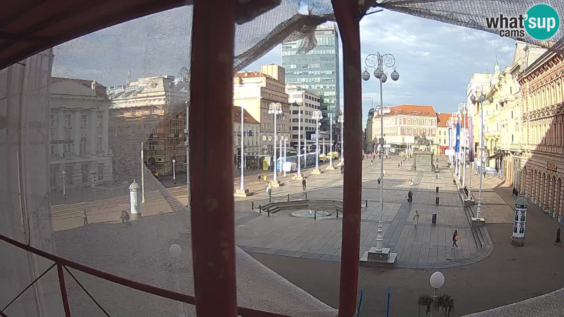 Zagreb Live Webcam – Bana Jelačić square