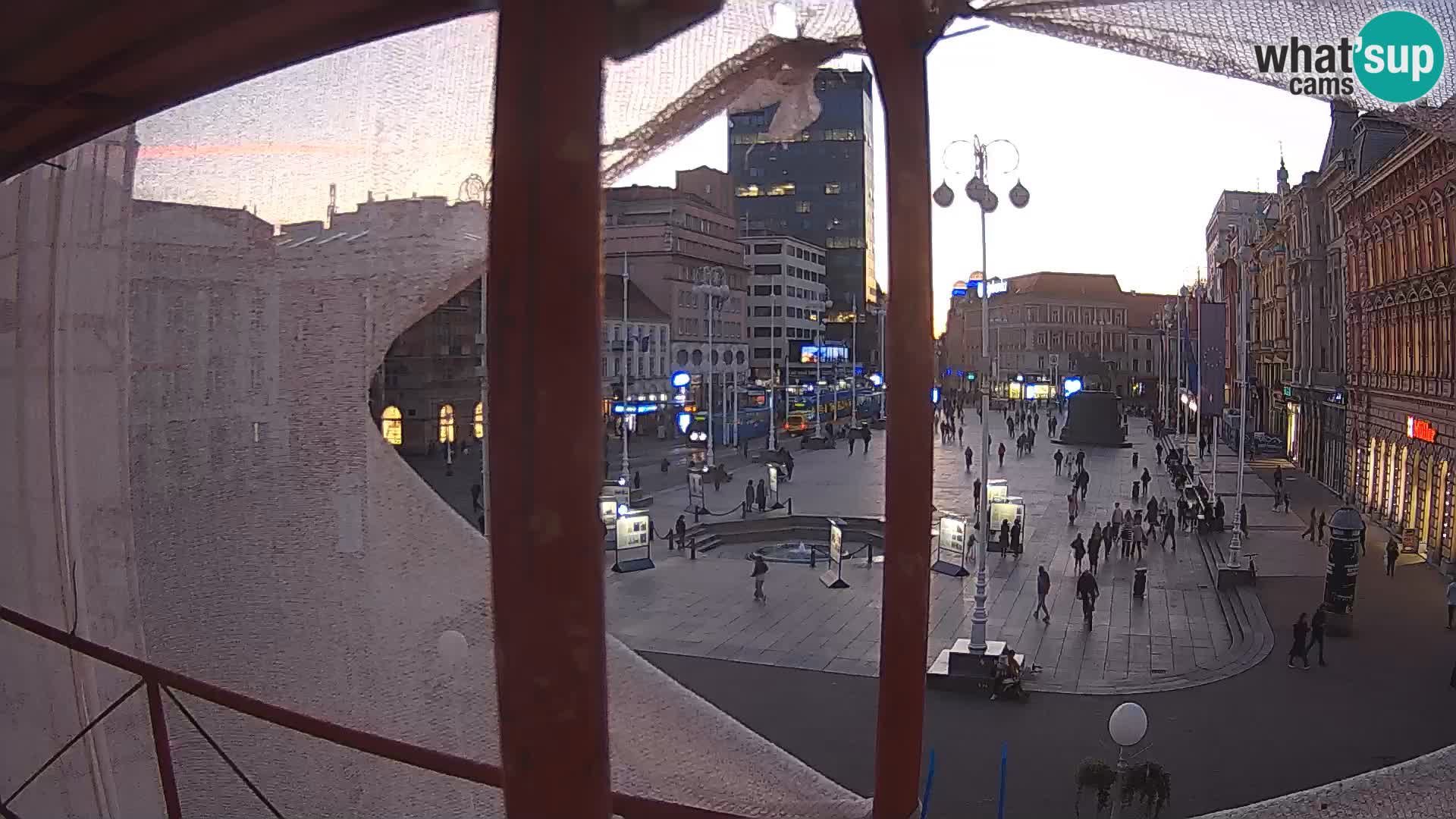 Zagreb Live Webcam – Bana Jelačić square