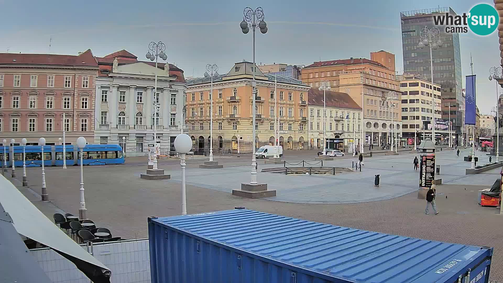Zagreb spletna kamera trg Bana Jelačića