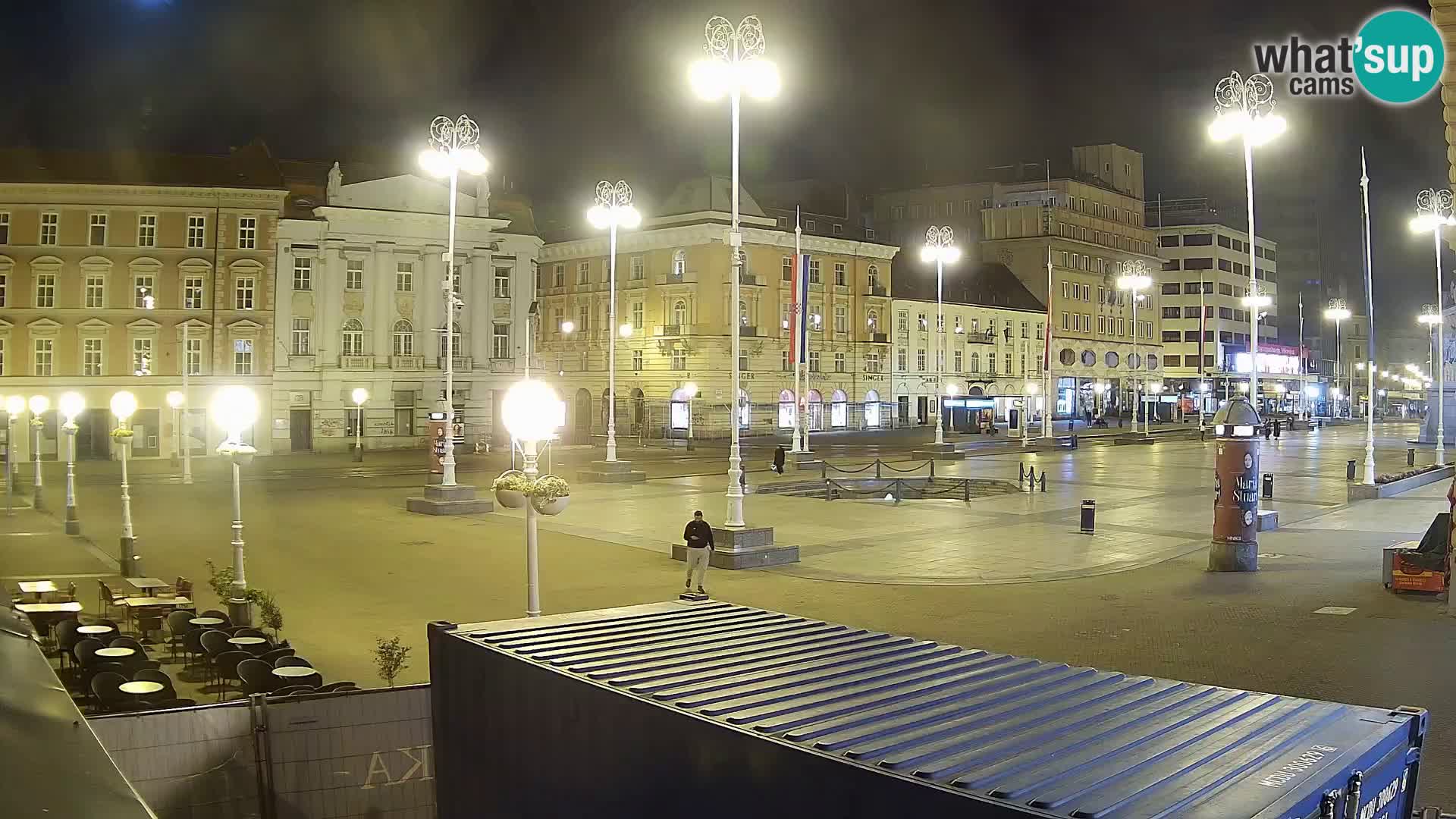 Zagreb spletna kamera trg Bana Jelačića