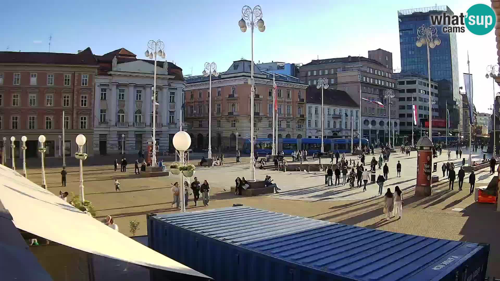 Zagreb spletna kamera trg Bana Jelačića