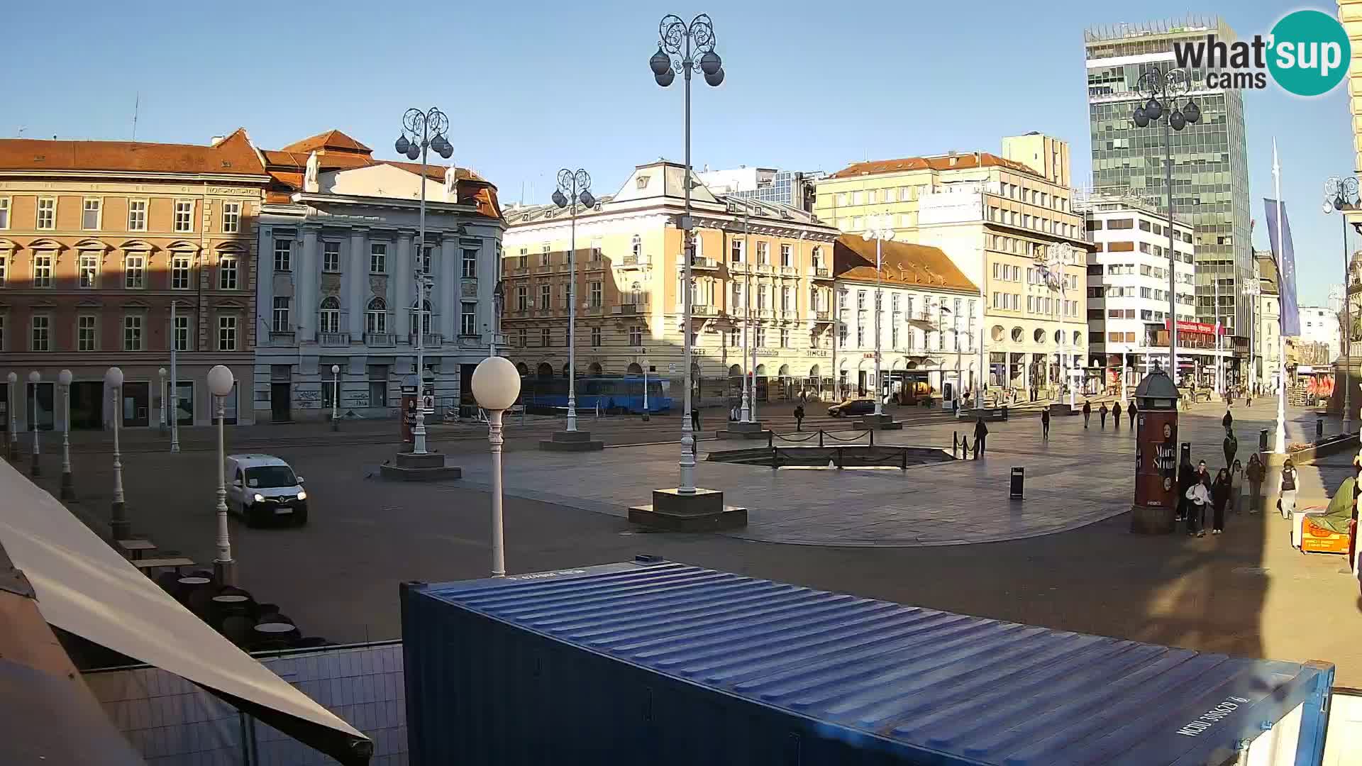 Zagreb spletna kamera trg Bana Jelačića