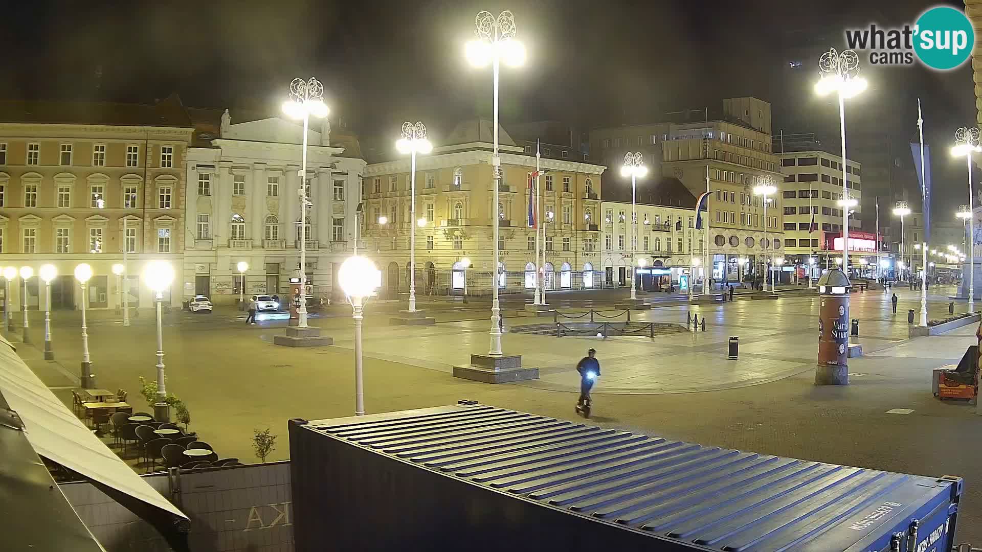Zagreb spletna kamera trg Bana Jelačića