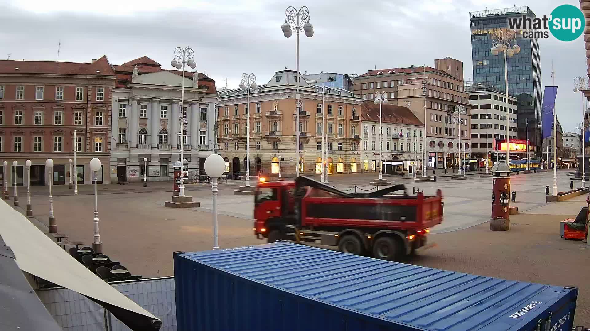 Zagreb spletna kamera trg Bana Jelačića