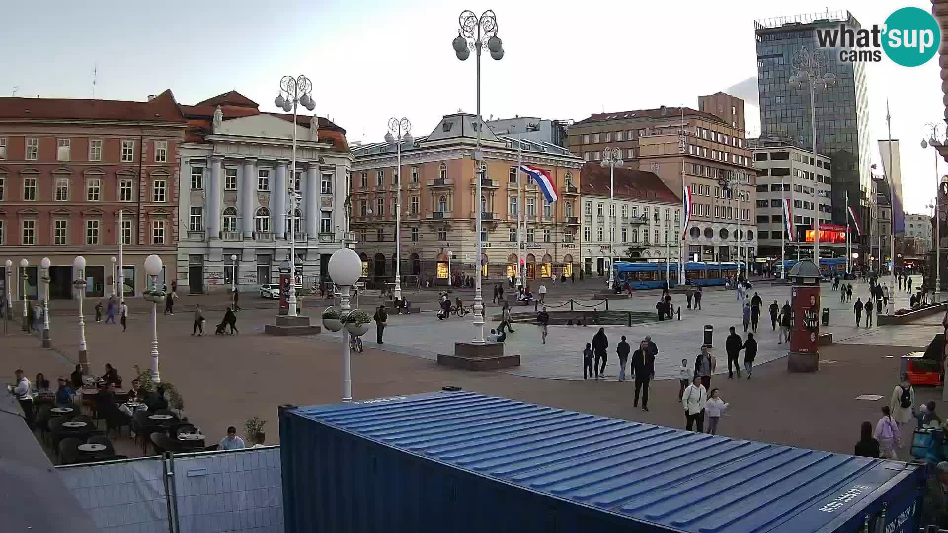 Zagreb spletna kamera trg Bana Jelačića