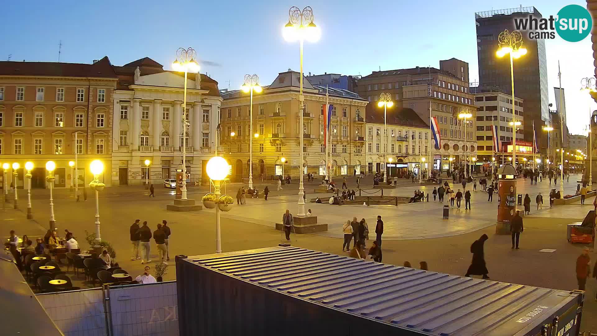 Zagreb spletna kamera trg Bana Jelačića