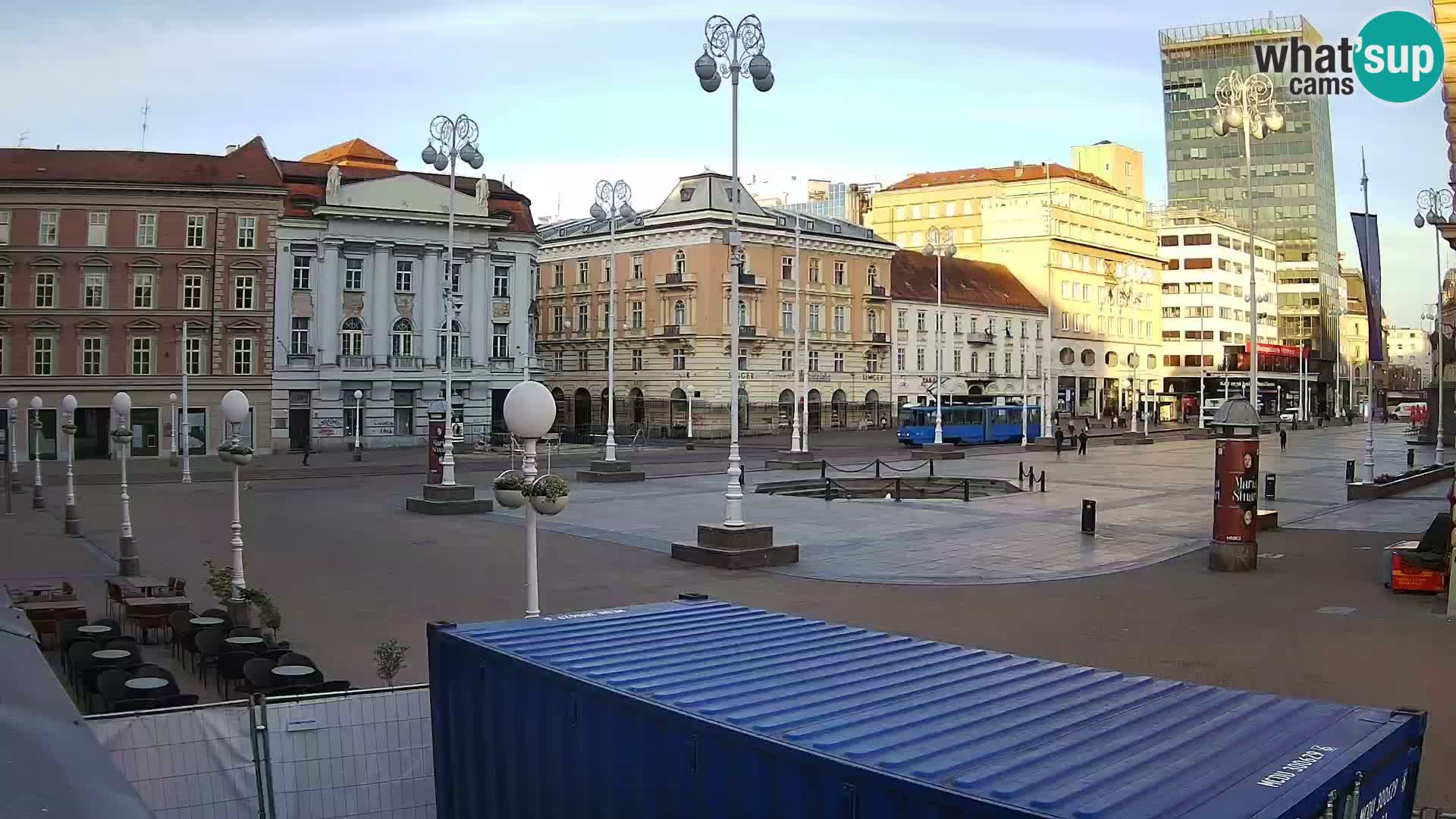 Zagreb spletna kamera trg Bana Jelačića