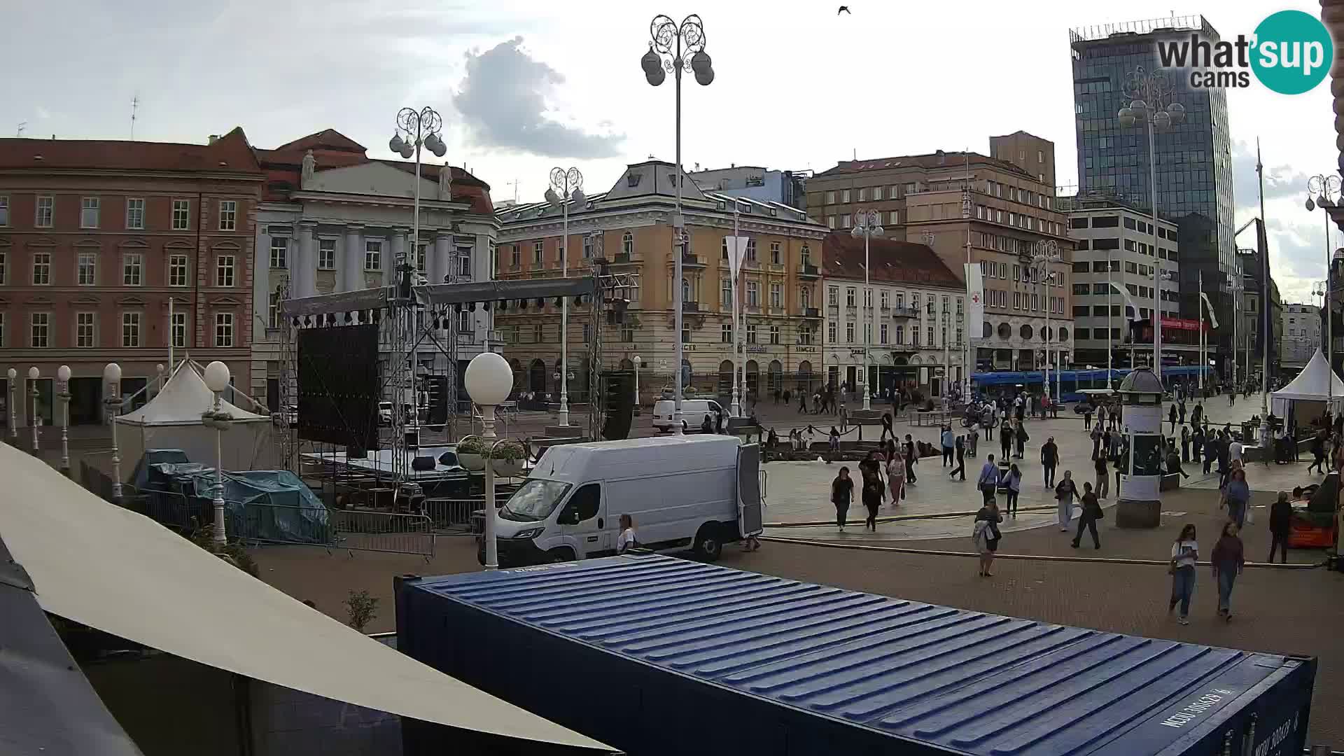 Zagreb spletna kamera trg Bana Jelačića