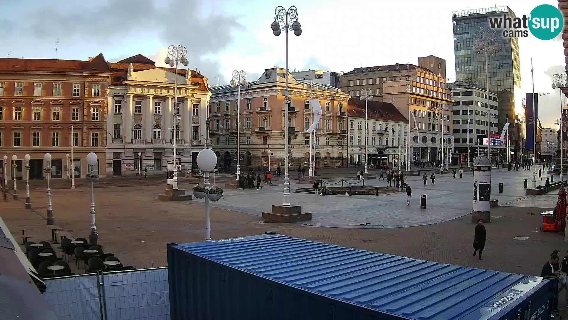 Zagreb spletna kamera trg Bana Jelačića