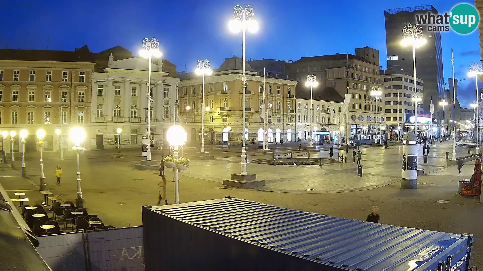 Zagreb spletna kamera trg Bana Jelačića