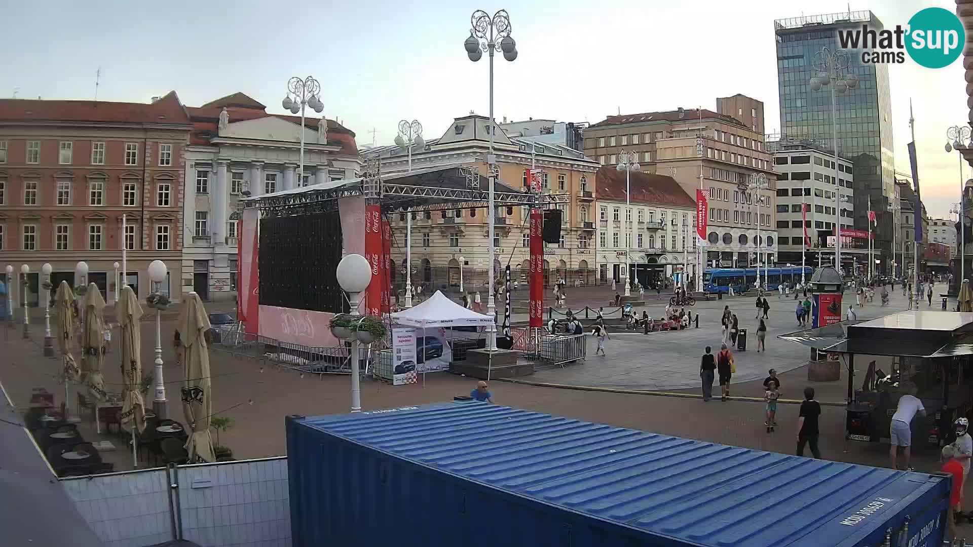 Zagreb spletna kamera trg Bana Jelačića