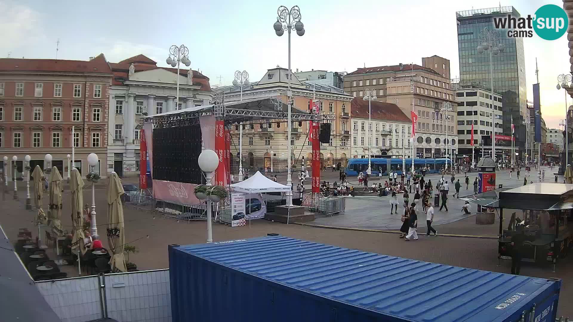 Zagreb spletna kamera trg Bana Jelačića