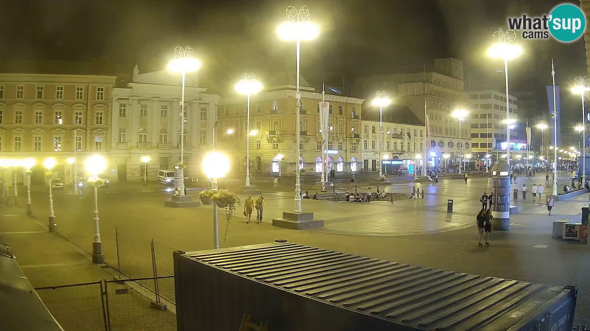 Zagreb spletna kamera trg Bana Jelačića