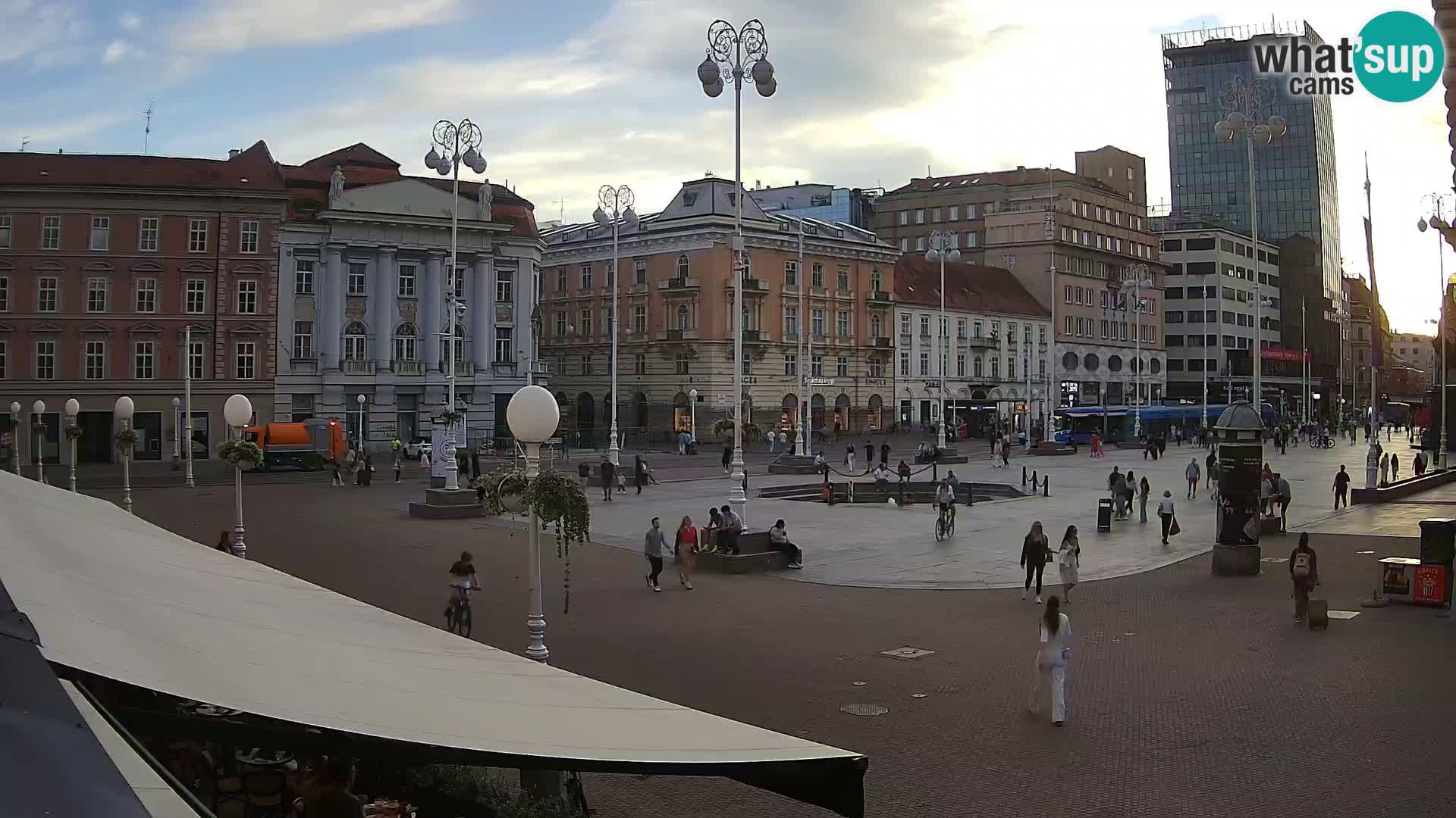Zagreb Live Webcam – Bana Jelačić square