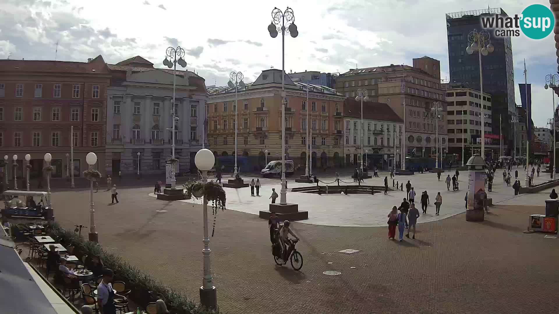 Zagreb Live Webcam – Bana Jelačić square